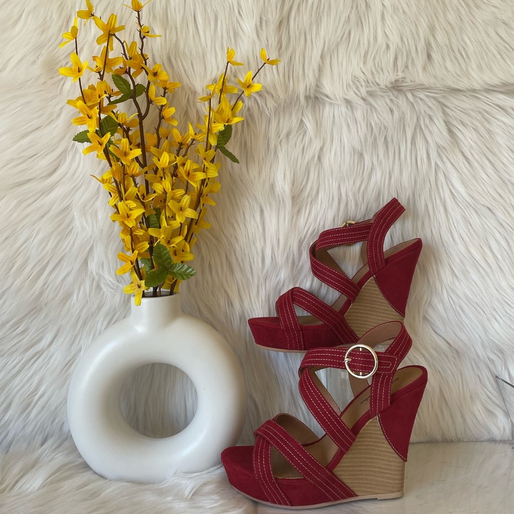 Melrose Ave. Wedge Sandal (Laguna red - Size 7) NWOT